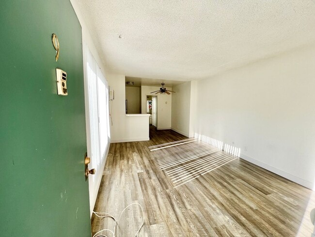 3359 Mentone Ave in Los Angeles, CA - Building Photo - Building Photo