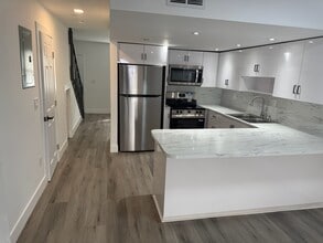 1543 W 42nd St in Hialeah, FL - Building Photo - Building Photo