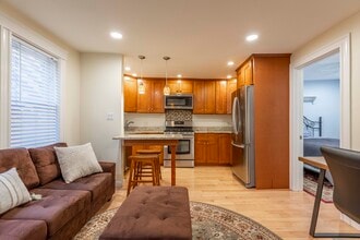 227 Hurley St, Unit 1 in Cambridge, MA - Foto de edificio - Building Photo
