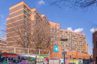 La Central in Bronx, NY - Foto de edificio - Building Photo