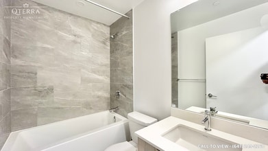 395 Square One Dr in Mississauga, ON - Building Photo - Building Photo