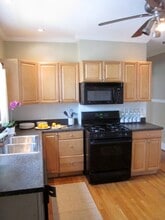 27 Oakwood St, Unit 2nd Floor in Albany, NY - Building Photo - Building Photo