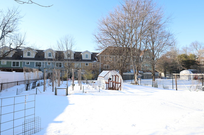 31 June St in Boston, MA - Foto de edificio - Building Photo