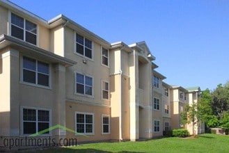 Grande Oaks in Tampa, FL - Foto de edificio - Building Photo