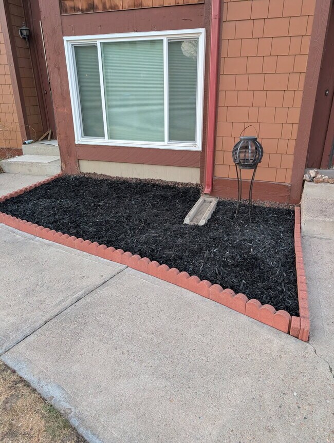 14387 E Arizona Ave in Aurora, CO - Foto de edificio - Building Photo