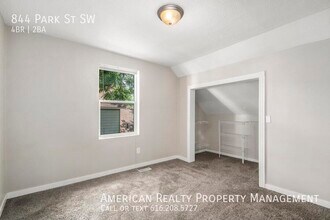 844 Park St SW in Grand Rapids, MI - Building Photo - Building Photo