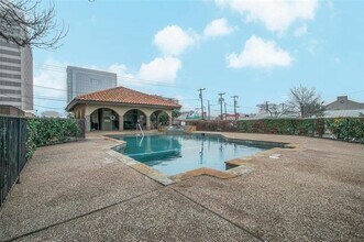5757 E University Blvd in Dallas, TX - Building Photo - Building Photo