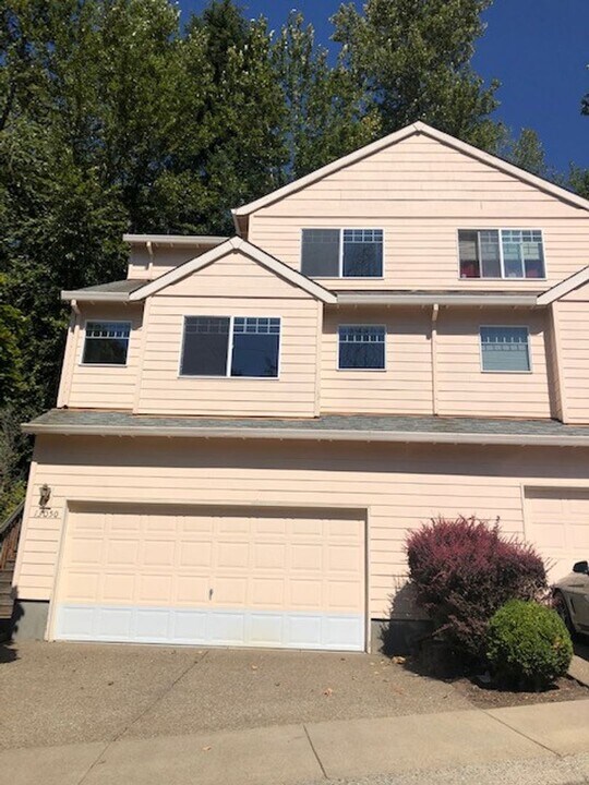 13050 SW Creekshire Dr in Tigard, OR - Building Photo