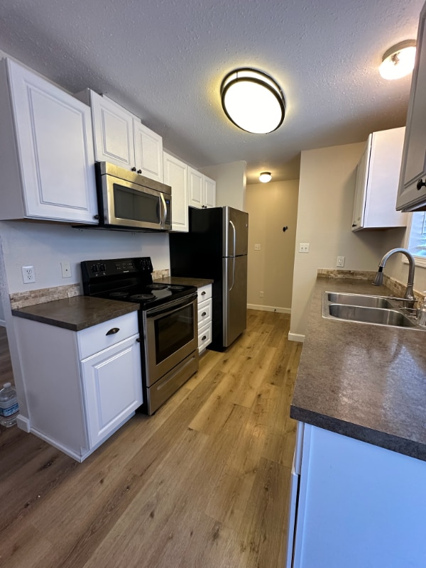 804 S Meridian St in Newberg, OR - Building Photo - Building Photo
