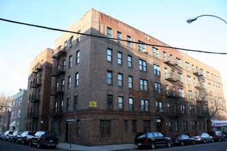 690 E 189th St in Bronx, NY - Building Photo - Building Photo