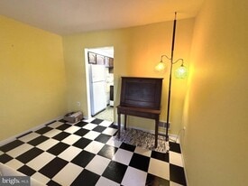 23 Monarch Dr in Sterling, VA - Building Photo