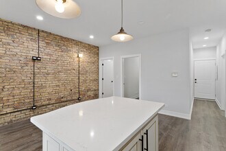 1060 W Glenlake Ave in Chicago, IL - Building Photo - Building Photo