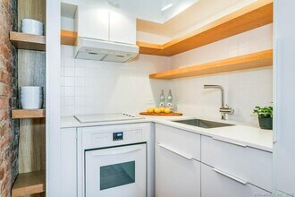 558 Chapel St in New Haven, CT - Building Photo - Building Photo