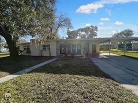 1602 Simmons Pl in Plant City, FL - Building Photo