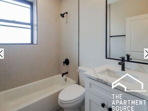 2020 W Montrose Ave, Unit 3 in Chicago, IL - Building Photo - Building Photo
