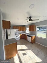 74 Plumtree Ln in Willingboro, NJ - Building Photo