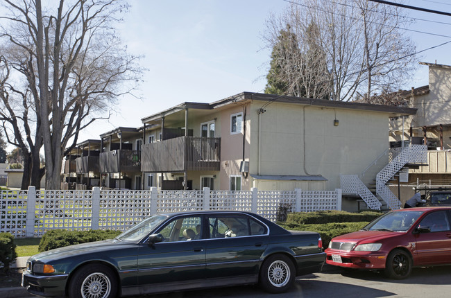 Cypress Royal Apartments in Hayward, CA - Building Photo - Building Photo