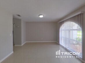 2504 Orange Tree Dr in Edgewater, FL - Building Photo - Building Photo