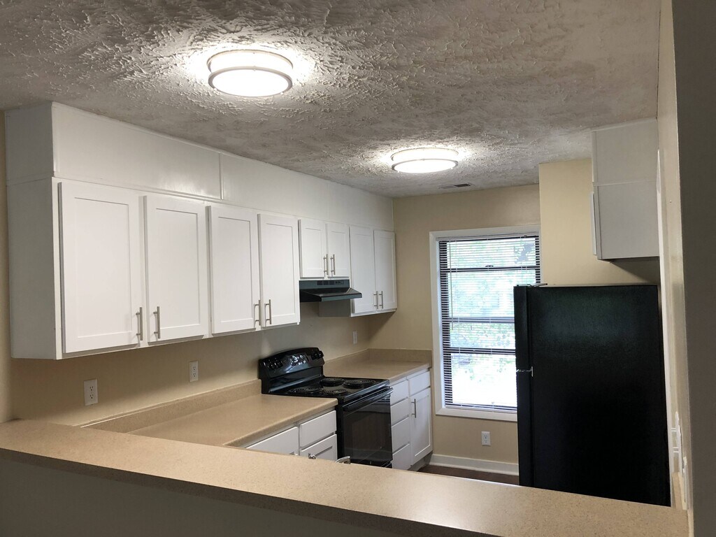 Lakehurst Apartments in Spring Lake, NC