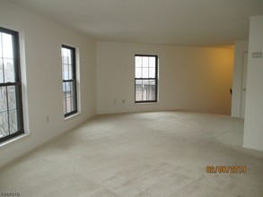181 Long Hill Rd-Unit -10 in Little Falls, NJ - Building Photo - Building Photo