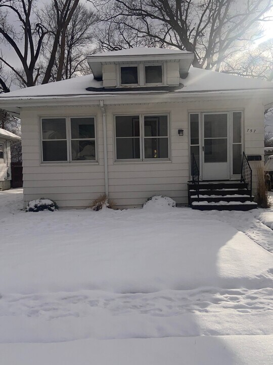 757 Lawrence St in Jackson, MI - Building Photo