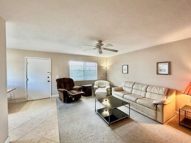 715 Normandy Ln in Delray Beach, FL - Foto de edificio - Building Photo