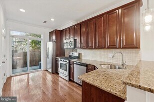1913 Titan St in Philadelphia, PA - Building Photo