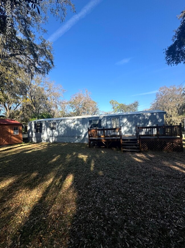 property at 9 Estrolita St