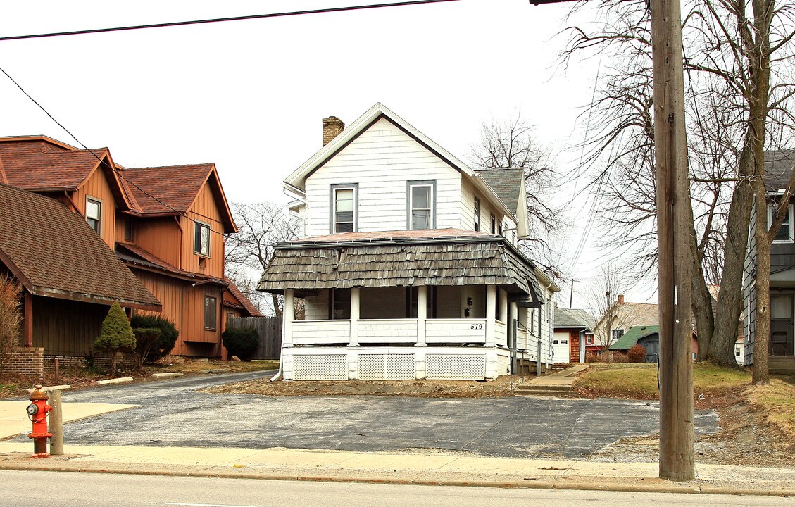 579 Broadway Ave in Bedford, OH - Building Photo