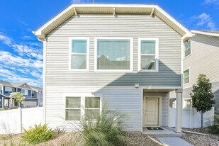 18561 E 47th Ave in Denver, CO - Building Photo