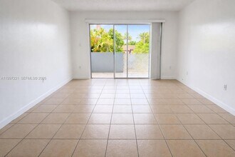 1755 W 60th St, Unit D212 in Hialeah, FL - Building Photo - Building Photo