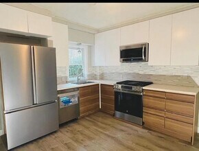 312 Waseca Ave in Barrington, RI - Building Photo - Building Photo