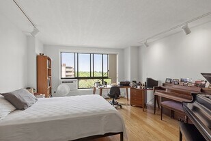 101 Alma St in Palo Alto, CA - Building Photo