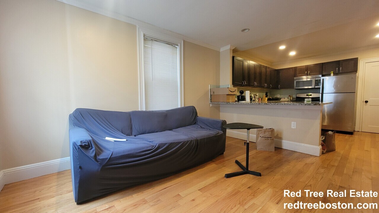 22 Chestnut Ave in Boston, MA - Building Photo