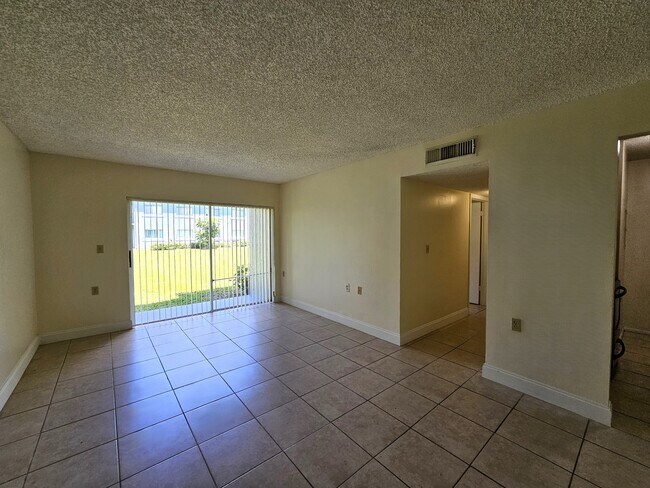 1215 Benoist Farms Rd in West Palm Beach, FL - Building Photo - Building Photo
