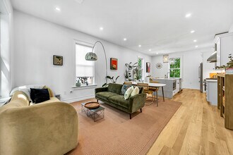 57 Grampian Way in Boston, MA - Building Photo - Building Photo