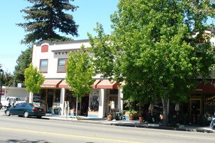 6425 Telegraph Ave in Oakland, CA - Foto de edificio - Building Photo