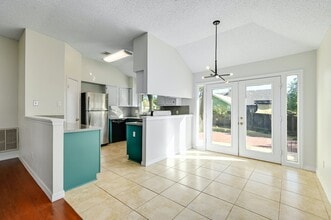 2504 Spring Wagon Ln in Austin, TX - Foto de edificio - Building Photo