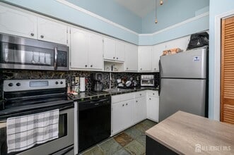 15 South Ct in Clinton, NJ - Building Photo - Building Photo