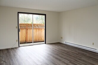 14620 SE Woodland Way in Milwaukie, OR - Foto de edificio - Building Photo