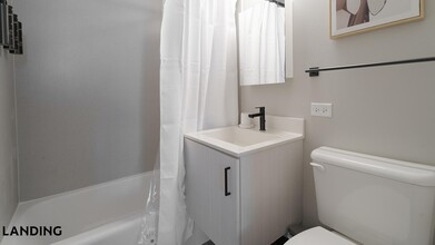 1922 W Ogden Ave, Unit 1114 in Chicago, IL - Building Photo - Building Photo