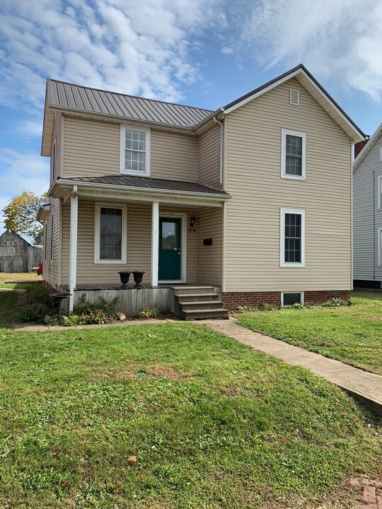 814 S Court St in Circleville, OH - Building Photo
