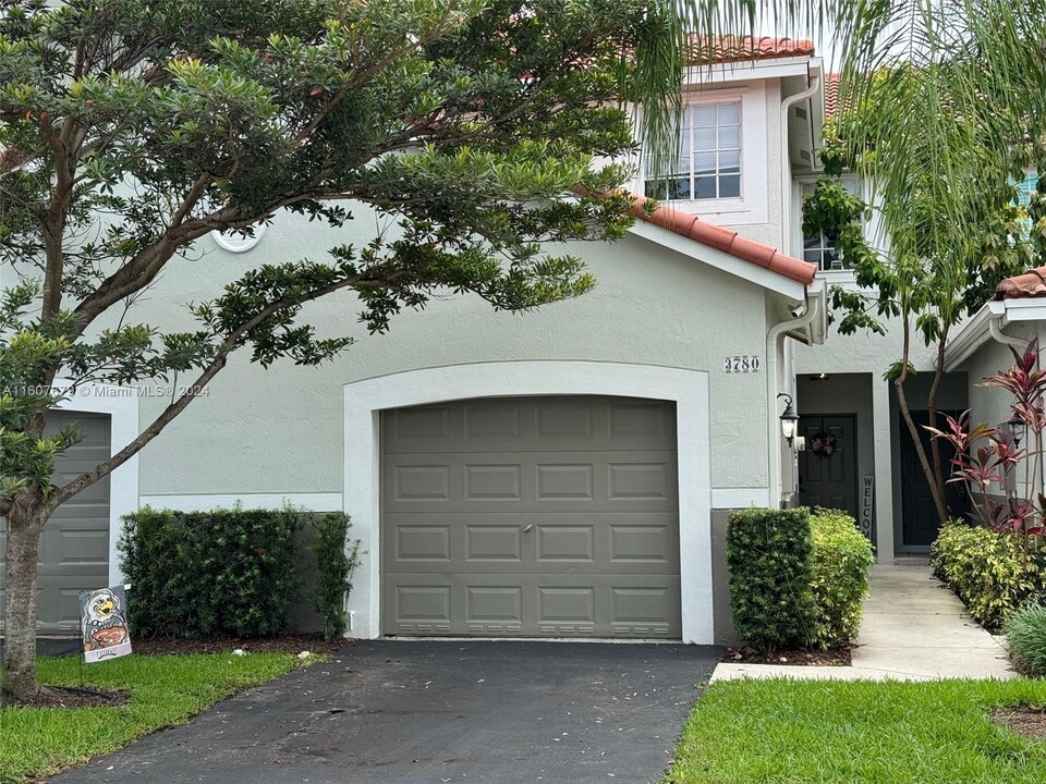 3780 San Simeon Cir in Weston, FL - Building Photo