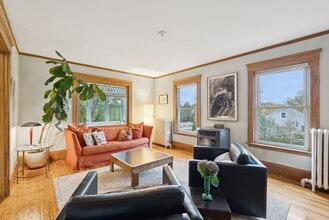 38 Ocean House Rd in Cape Elizabeth, ME - Foto de edificio - Building Photo