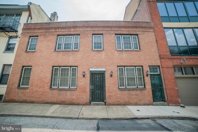 property at 1524 Waverly St