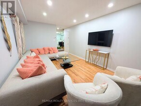 5568 Freshwater Dr in Mississauga, ON - Building Photo - Building Photo