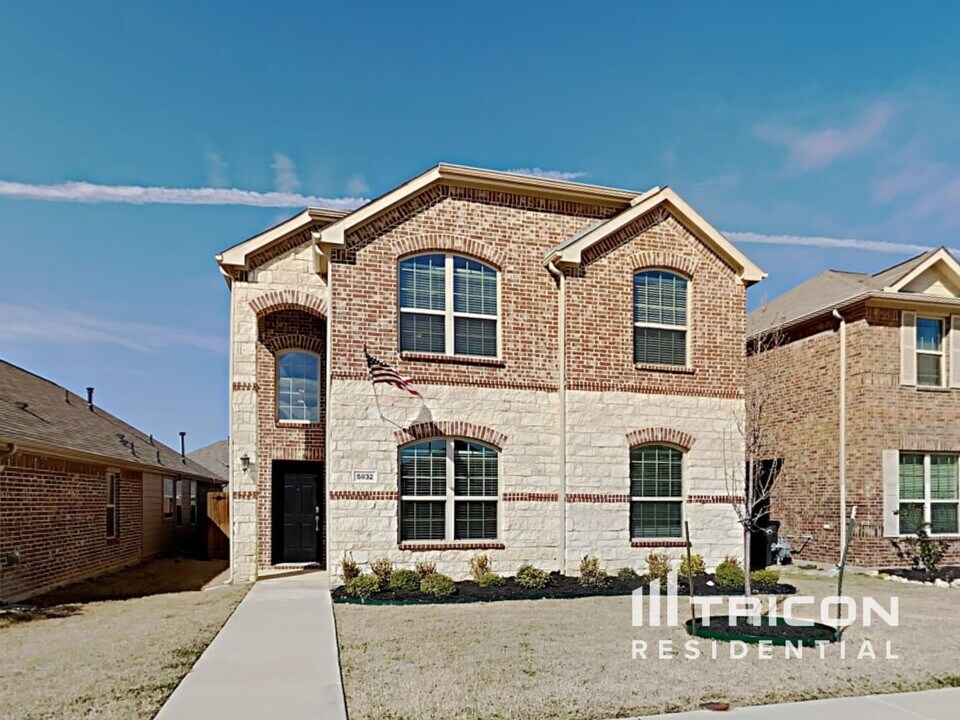 5832 Dew Plant Way in Fort Worth, TX - Building Photo