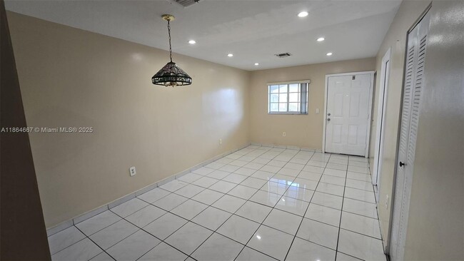 8851 NW 119th St in Hialeah, FL - Building Photo - Building Photo