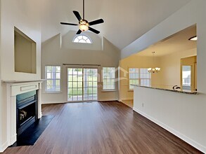 563 Summit Way in Mount Juliet, TN - Foto de edificio - Building Photo