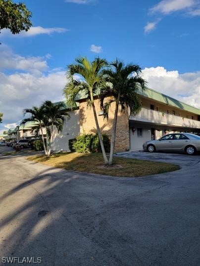 6731 Winkler Rd in Ft. Myers, FL - Building Photo